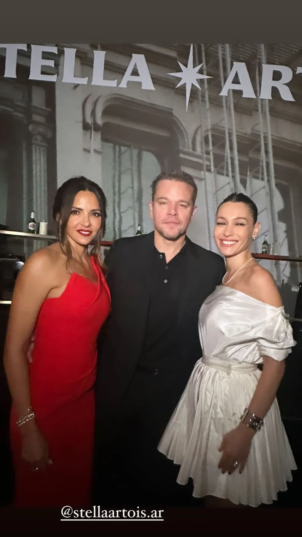 Pampita con Matt Damon y la esposa del actor, la argentina Luciana Barroso. 