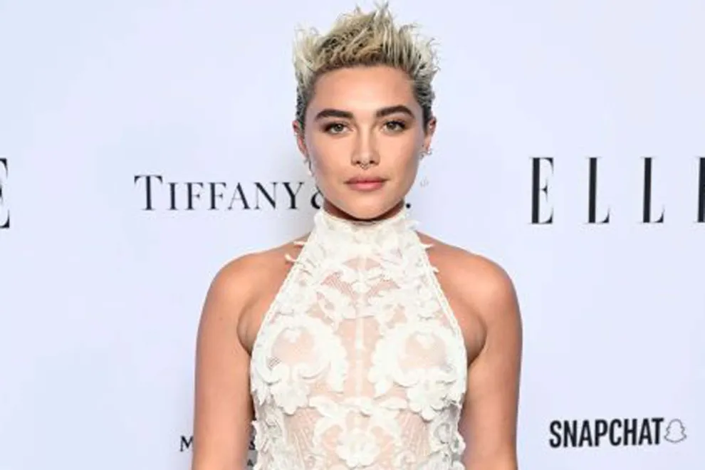 Florence Pugh impactó con un vestido con escote y transparencias 