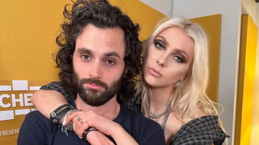 Taylor Momsen y Penn Badgley se reunieron en la grabación del podcast Podcrushed.