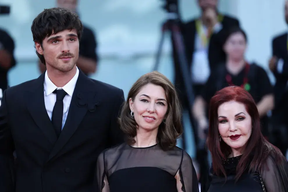 Jacob Elordi, Sofia Coppola y Priscilla Presley, en la presentación de la película en el Festival de Venecia.