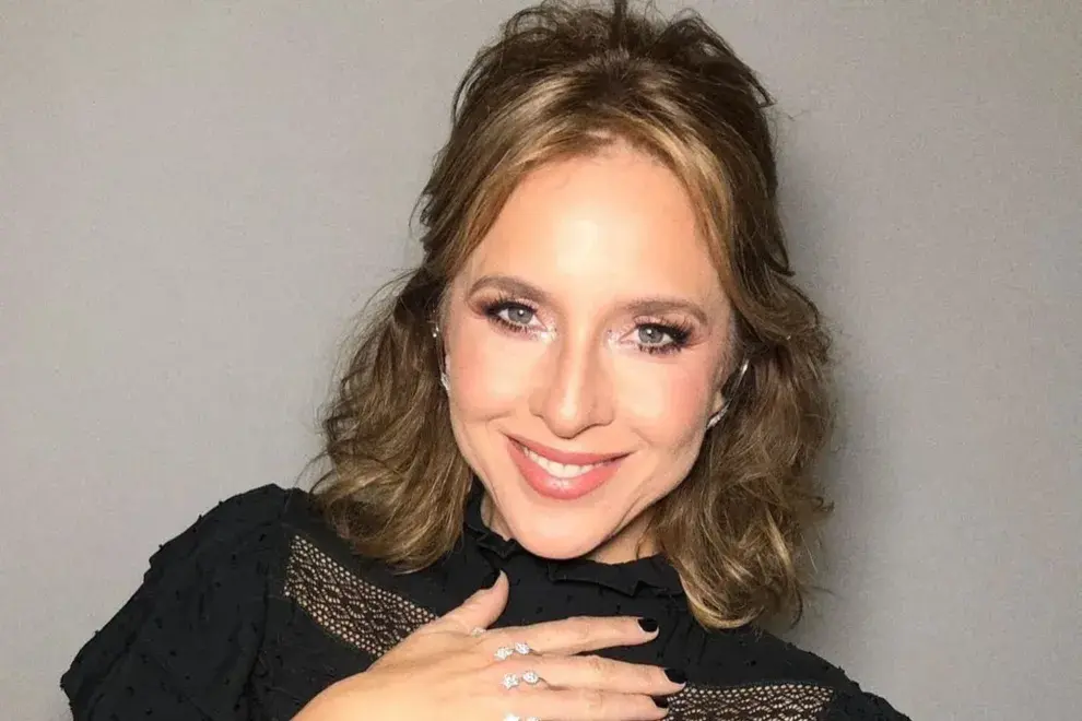 Carla Peterson brilló con su vestido primaveral de una diseñadora argentina,