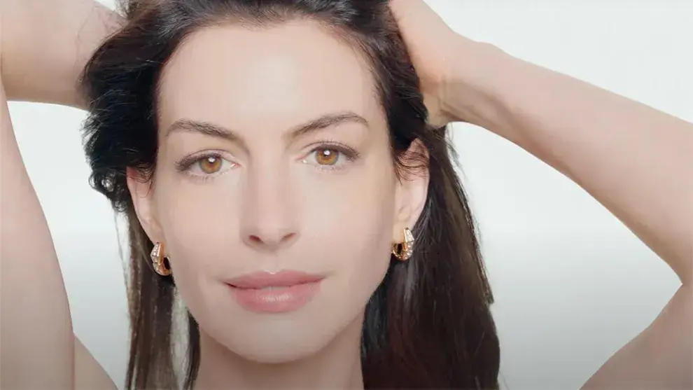 Anne Hathaway es la embajadora de una prestigiosa marca.