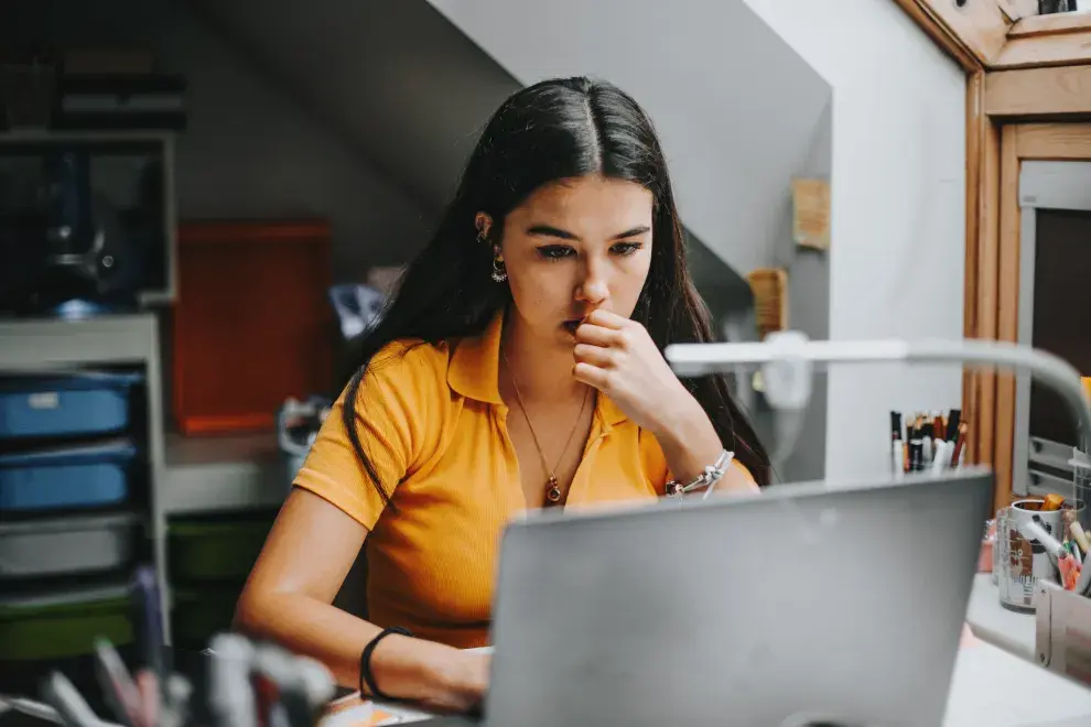 Los trabajos que hacen más infelices a las personas, según Harvard.