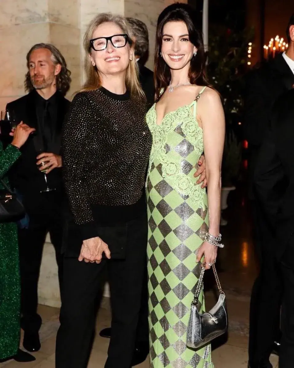 El look de Meryl Streep y Anne Hathaway en el reencuentro de El diablo viste a la moda.