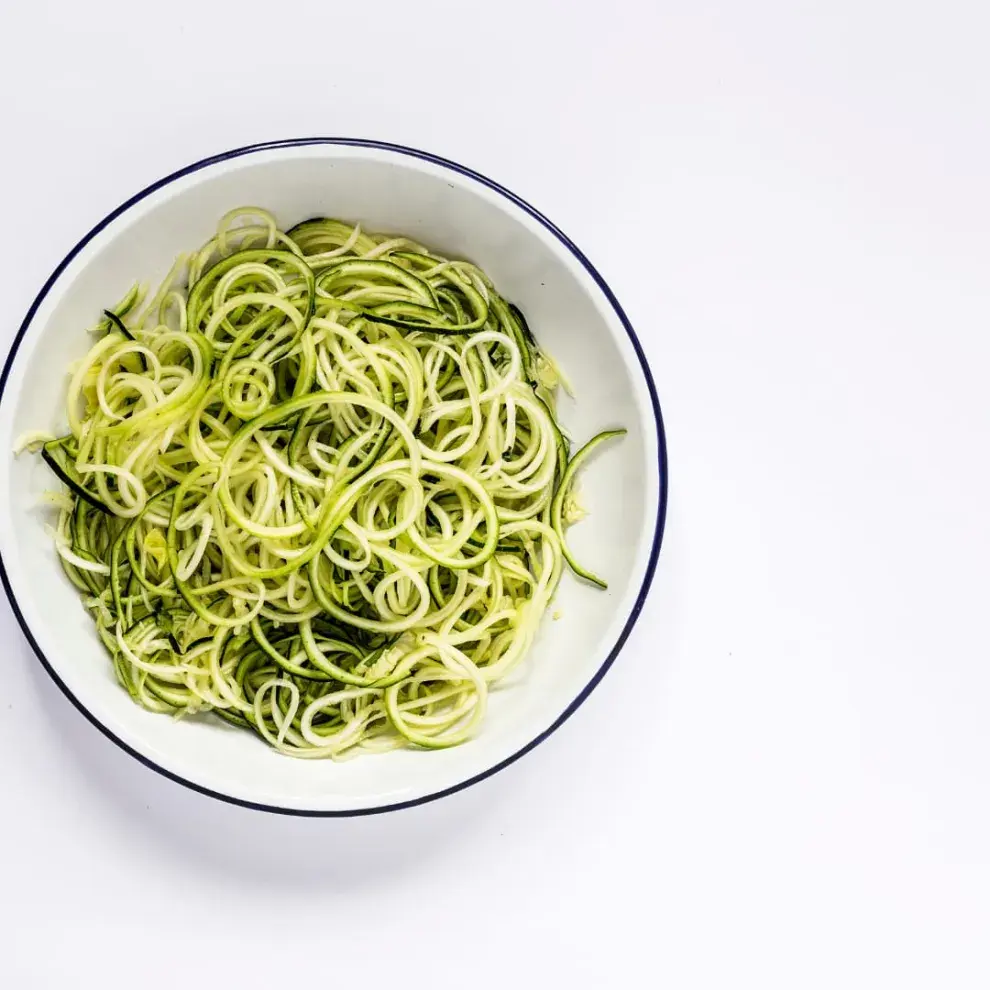 Espaguetis de zucchinis con pesto.