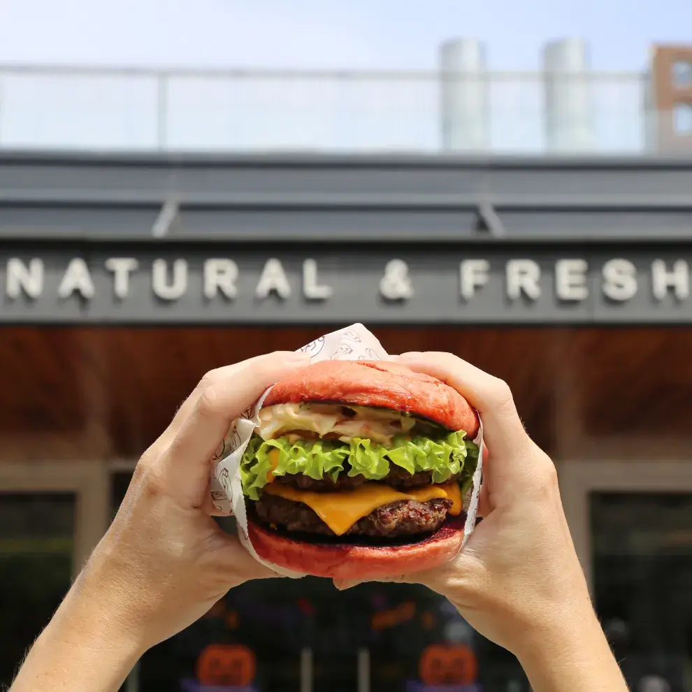 Burger54 celebra Halloween con hamburguesas especiales.