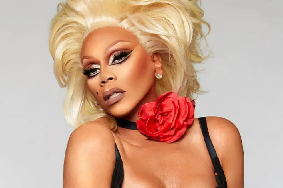 RuPaul lanzará una autobiografía y contará la historia previa a su salto a la fama.