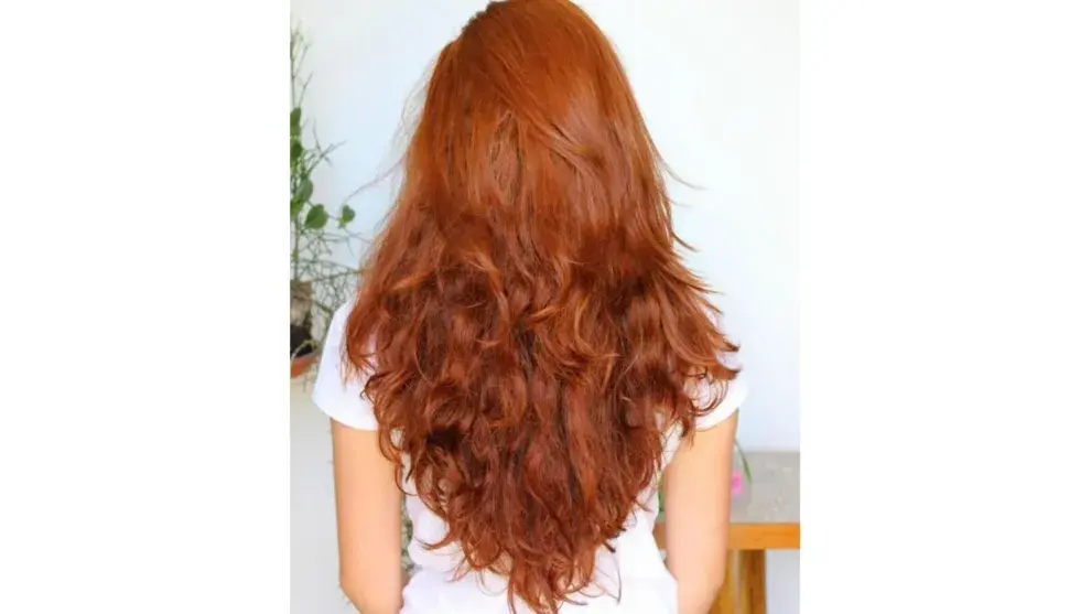 Coste en V en capas en pelo con ondas