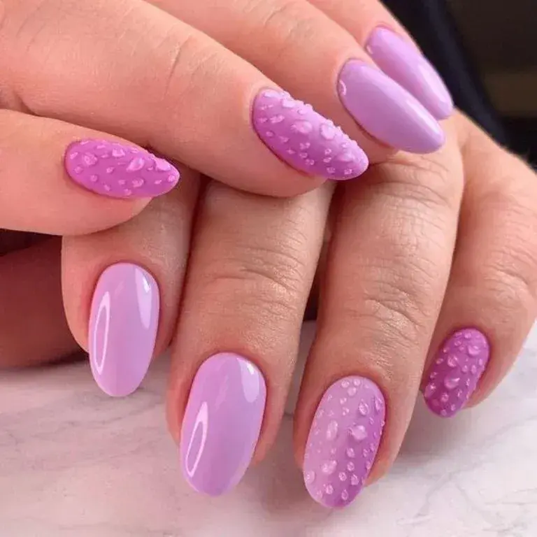 Uñas efecto wet o mojado en tonos vibrantes y degradé.