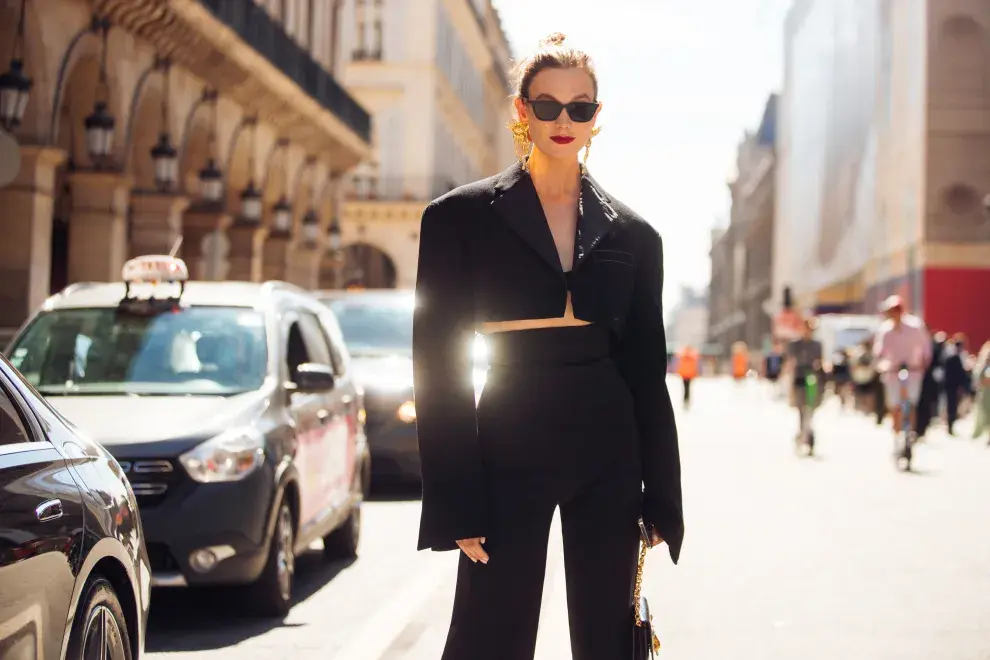 El crop blazer en las calles de Paris