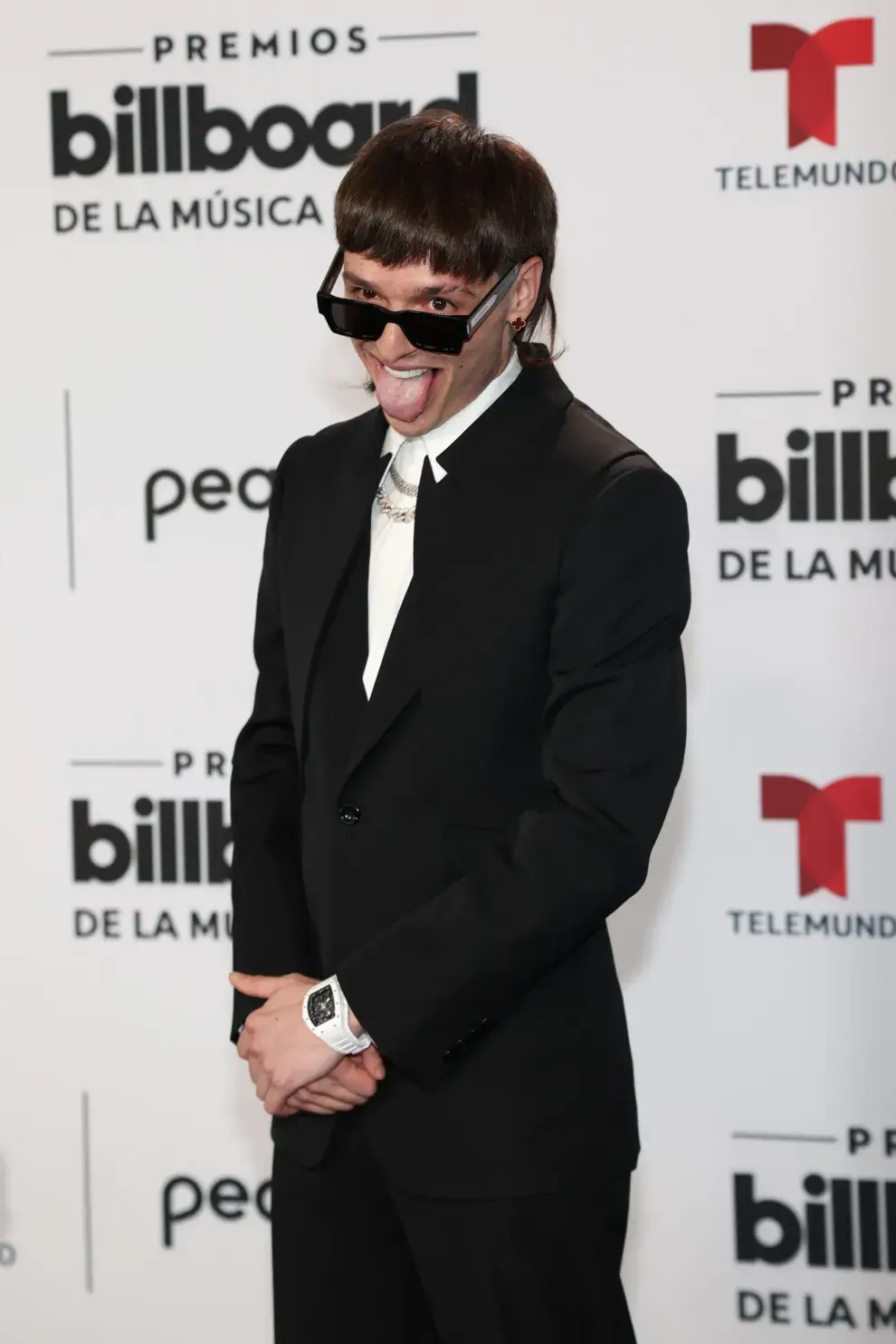 Toda la onda de Peso Pluma en los Billboards 2023.