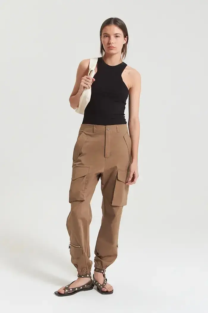 10 pantalones cargo con los que sumarte a la tendencia