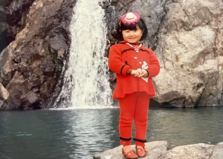 Kari Gao, de pequeña, en China.