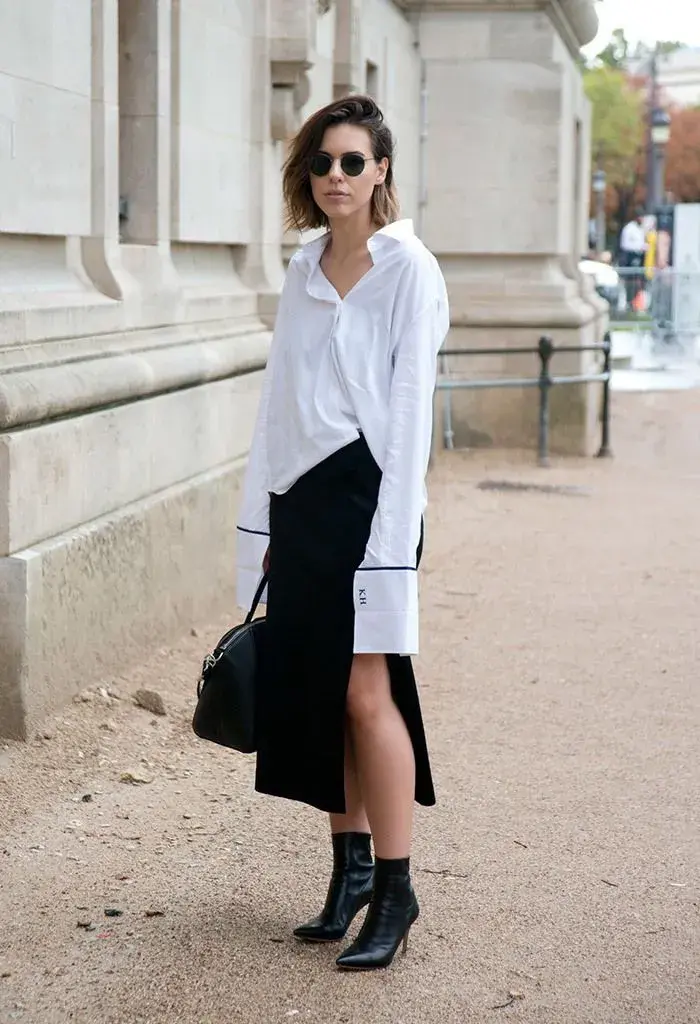 Camisa blanca desalineada