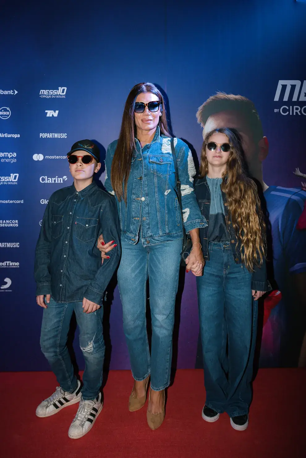Flor de la V y sus hijos.