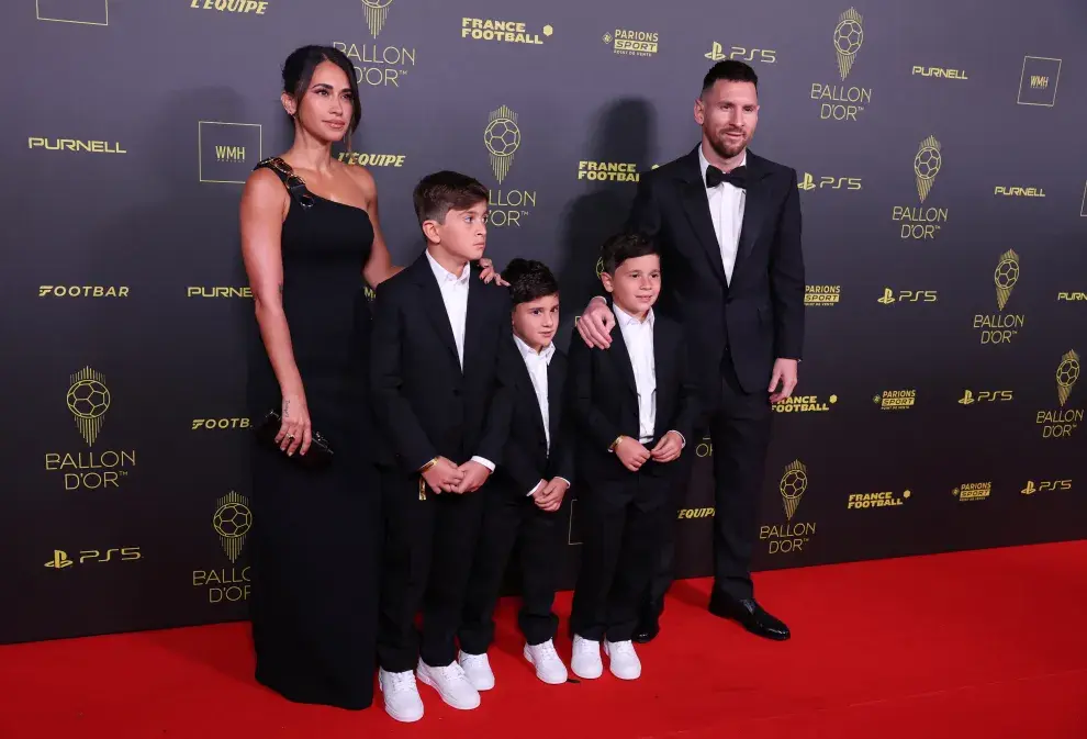 Lionel Messi llegó a la gala del Balón de Oro en París junto a su esposa, Antonela Roccuzzo y sus tres hijos.