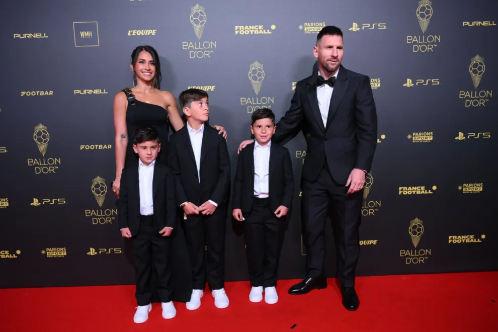 Balón de Oro 2023: Messi, Antonela y los looks de los famosos en la red carpet.