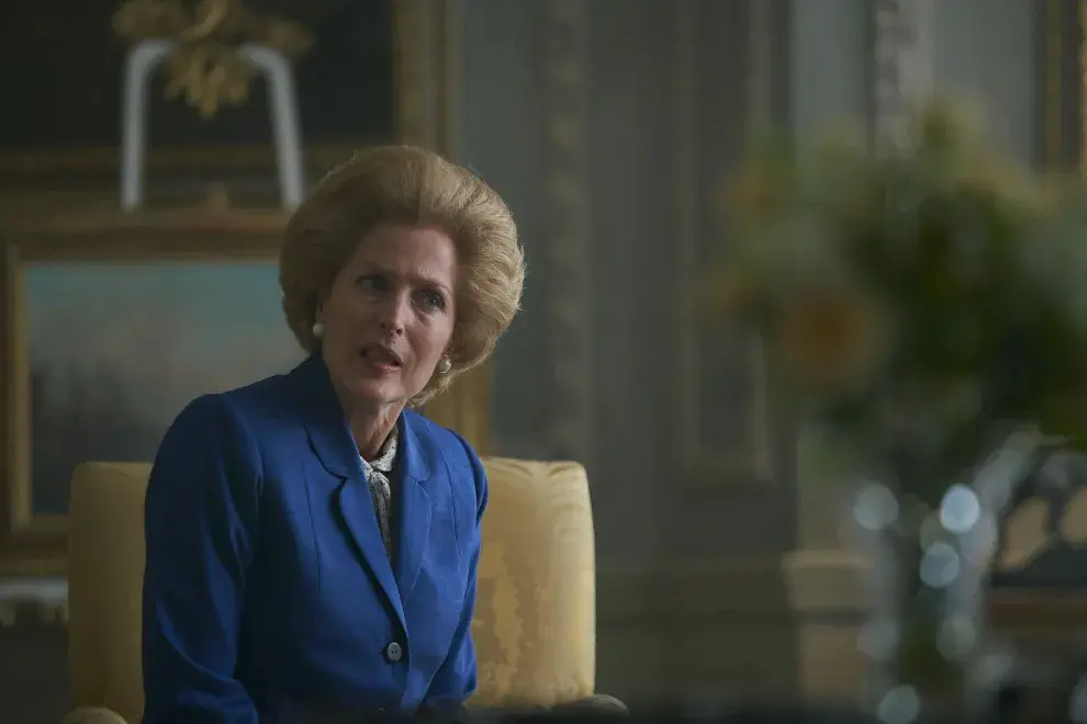 Gillian Anderson como Margaret Thatcher en The Crown. 