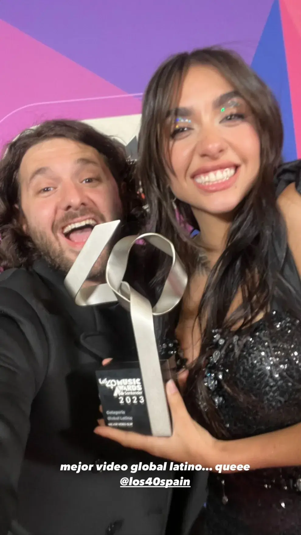 La emoción de María Becerra y Julián Levy en LOS40 Music Awards 2023.