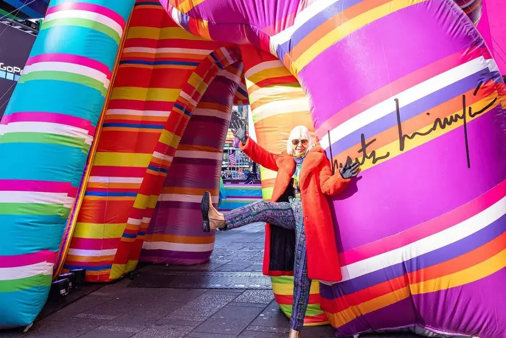 La escultura inflable de Marta Minujín en Times Square.