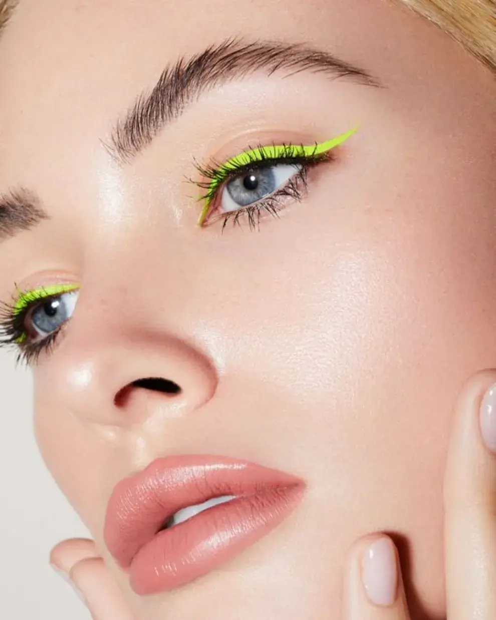 En tono fluor, es increíble para el verano y un make-up súper natural.