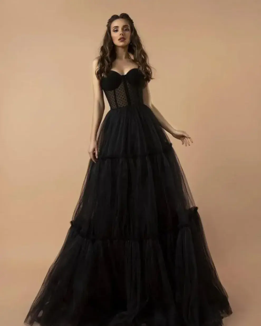 Los corset van a seguir súper de moda durante el 2024 y podés animarte a jugar con las transparecias.