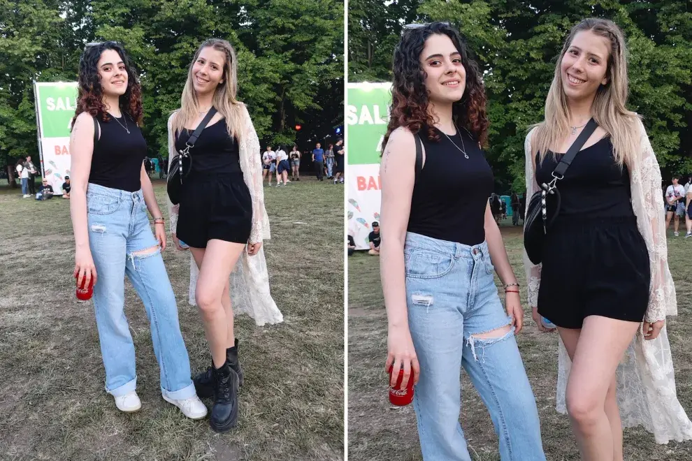 Para este tipo de recitales la comodidad es clave, por eso nos encantó el estilo de denim y total black de estas amigas.