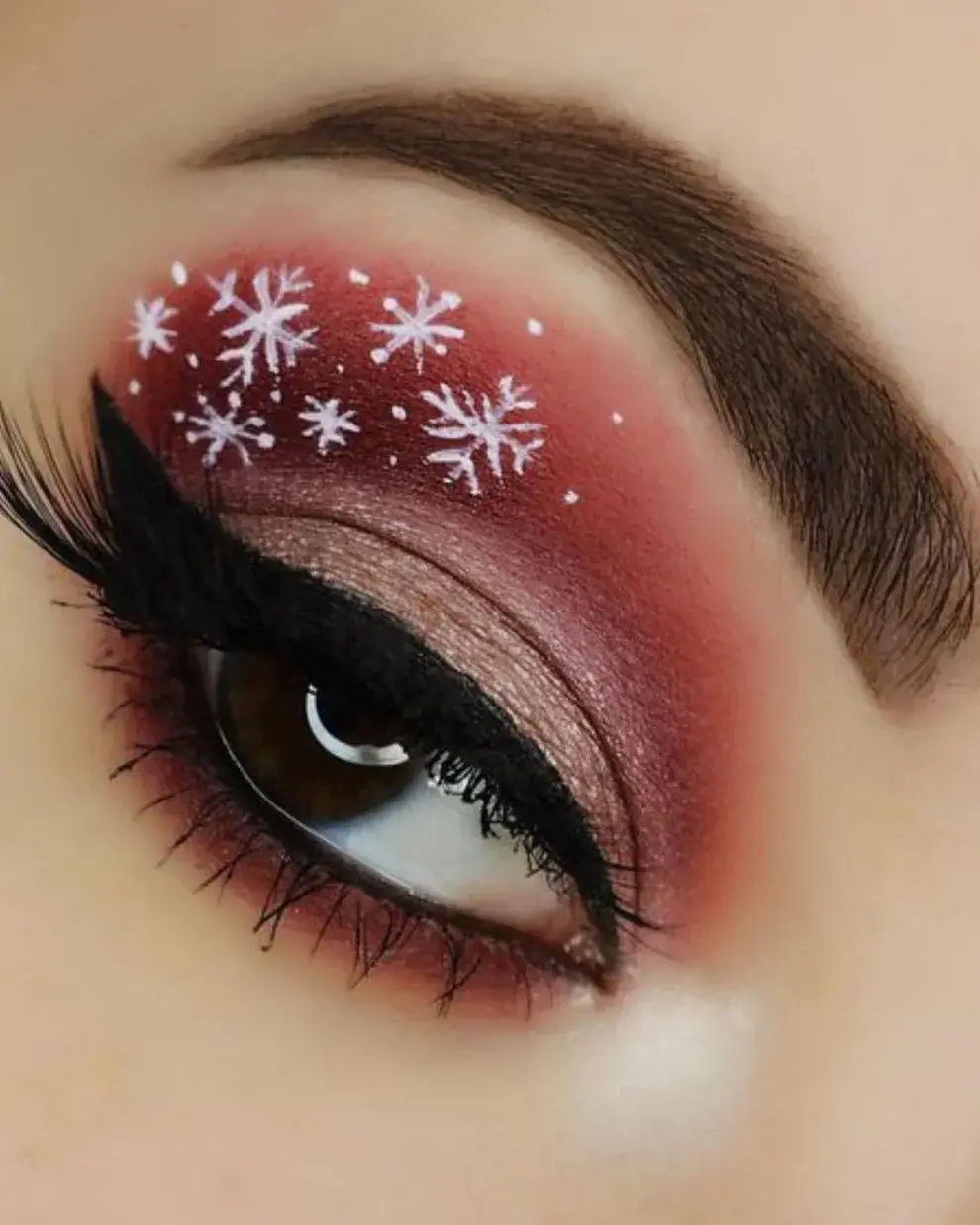 En plan de 'blanca Navidad', un diseñito de copos de nieve. ¡Fácil y hermoso!