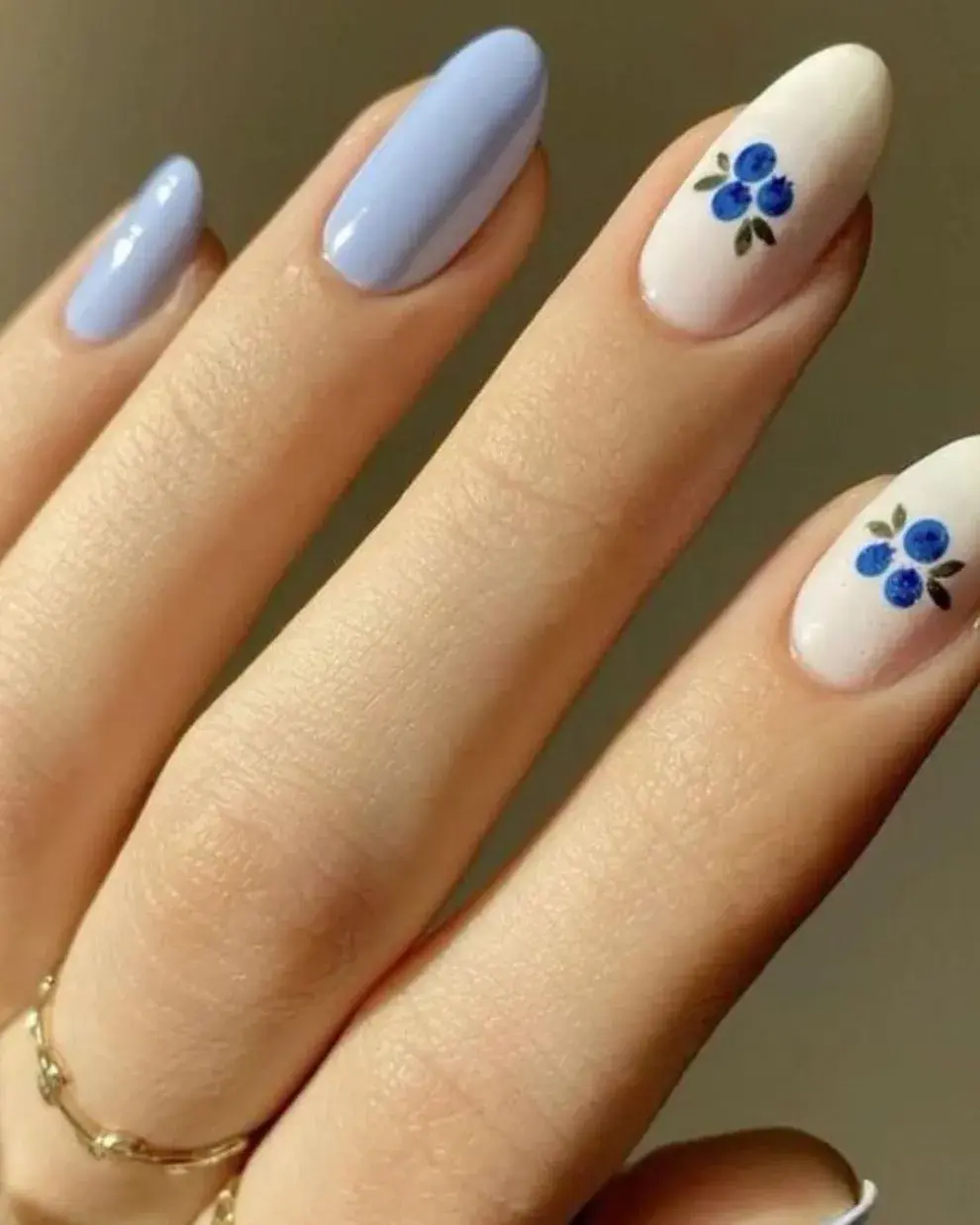 Los azules y celestes están mega de moda, y este diseño combina elementos para crear algo muy chic.