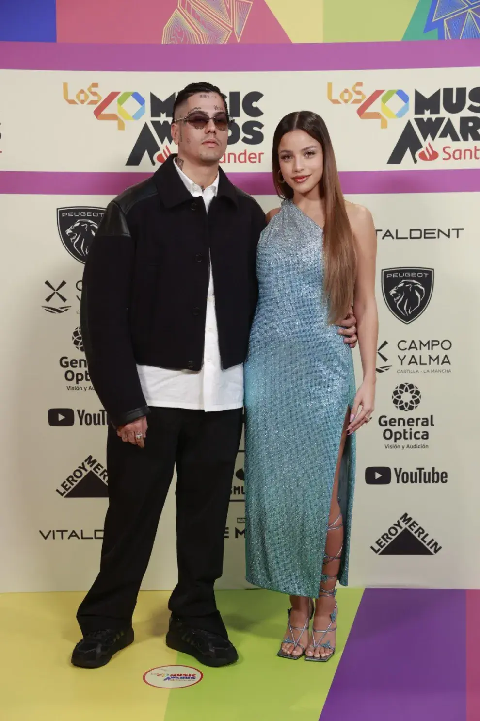 Duki y Emilia en la alfombra de LOS40 Music Awards 2023.