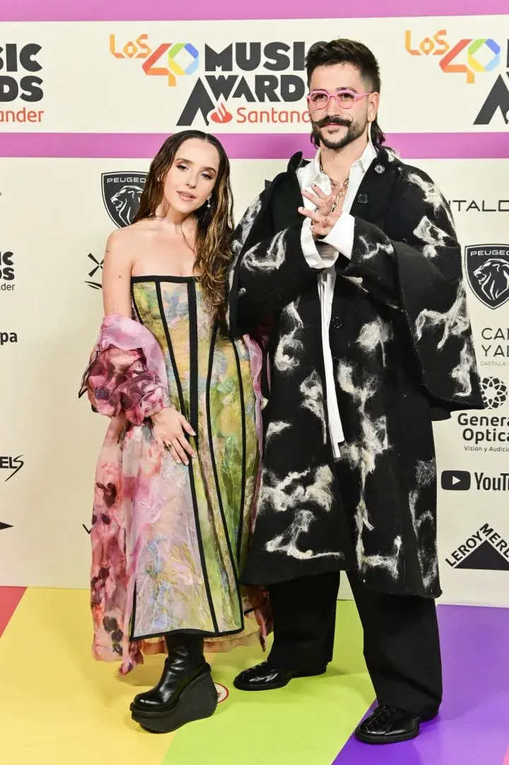 Camilo y Evaluna en la alfombra roja de LOS40 Music Awards 2023.