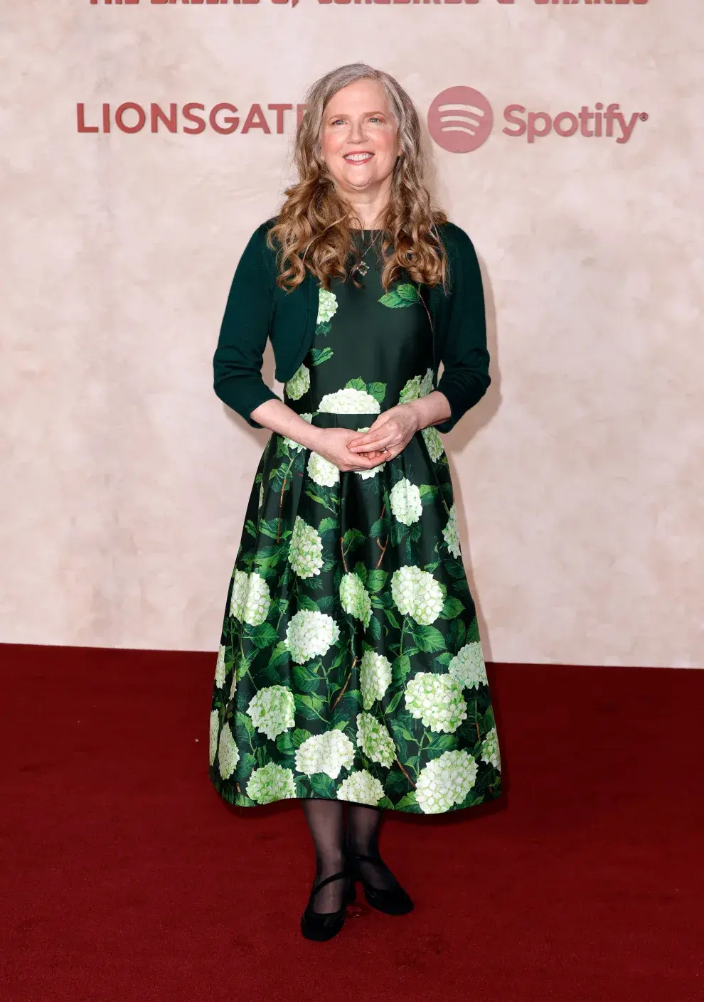Suzanne Collins, la creadora de todo el universo de Los juegos del Hambre, en la premiere de la esperada precuela.