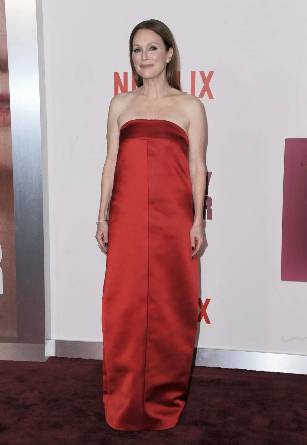 Julianne Moore en la alfombra roja de la premiere de May December.