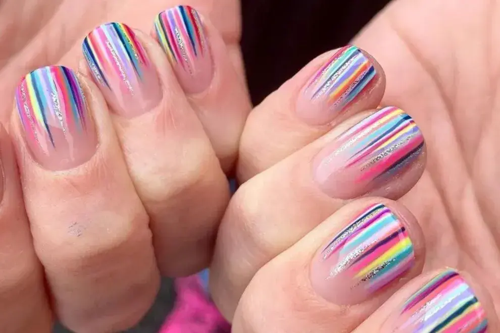 Nail art serpentina.