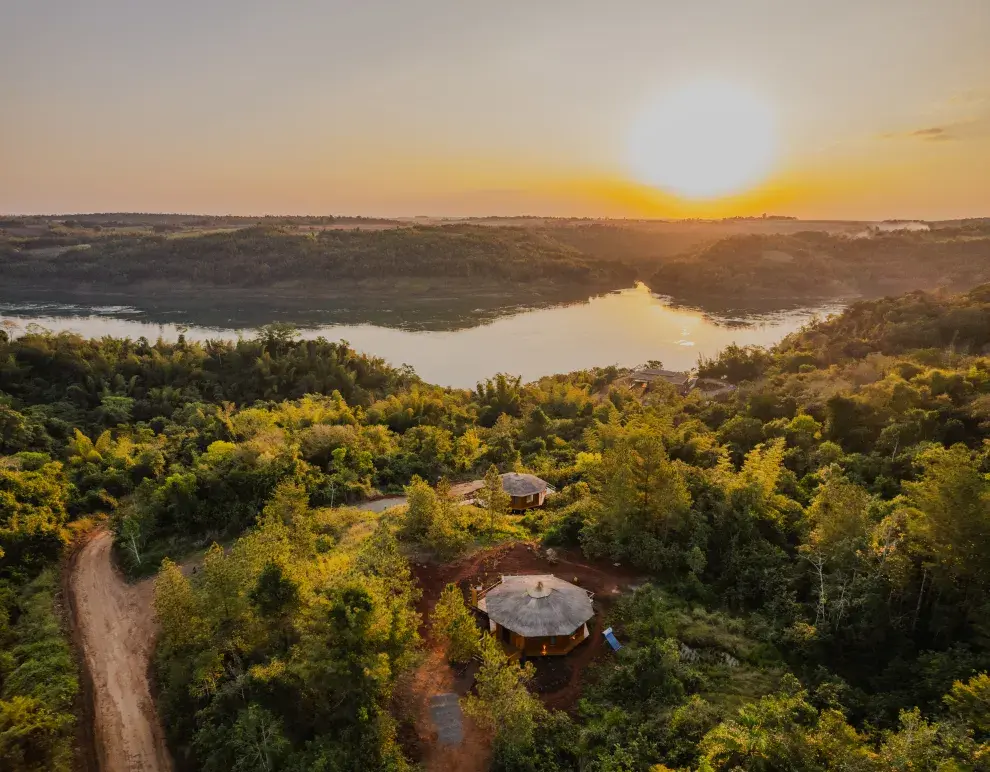 Pristine Camps, en el medio de la selva misionera, es un complejo nuevo en Puerto Iguazú con cabañas de lujo en la naturaleza.