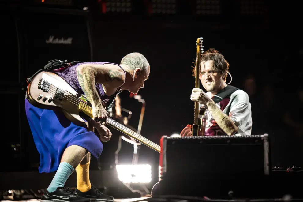 Flea y John Frusciante durante la presentación en River.