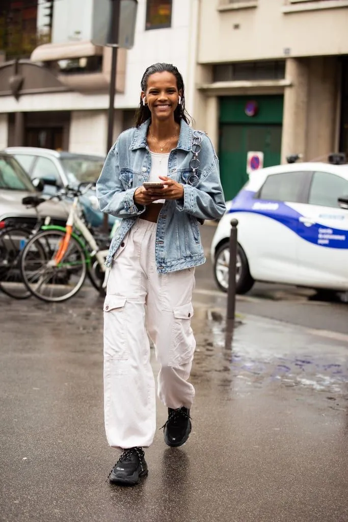 Básicos más parachute, un look cómodo y fácil de llevar.