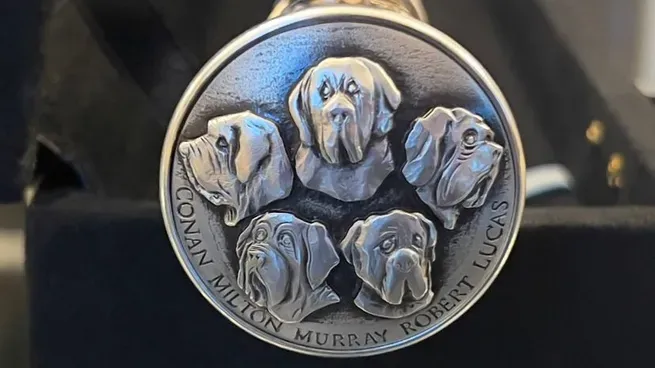 Javier Milei decidió llevar tallados a sus perros: Conan, Murray, Milton, Robert y Lucas