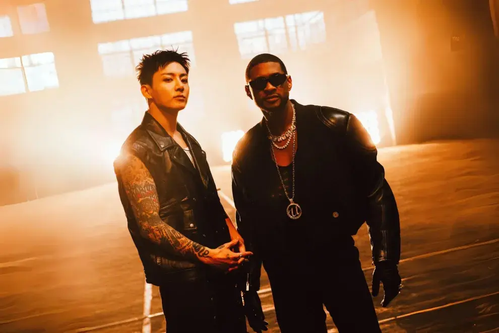 Jungkook y Usher, durante el remix de su canción.