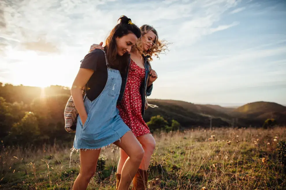 Arthur Brooks define 3 tipos de amistad que nos hacen felices.