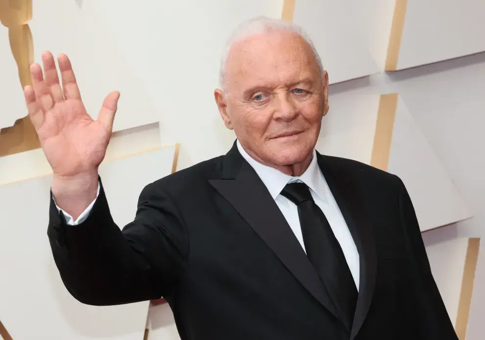 Anthony Hopkins cumple 48 años sobrio y lo celebra con un discurso inspirador.