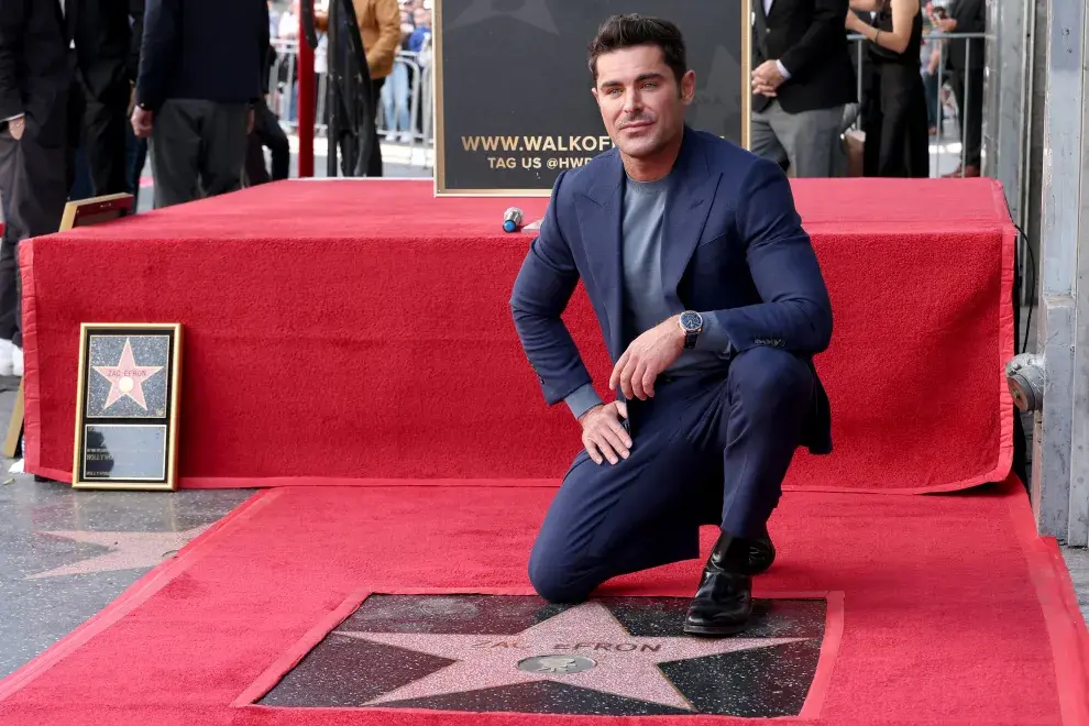 Zac Efron recibió su estrella en el Paseo de la Fama de Hollywood.