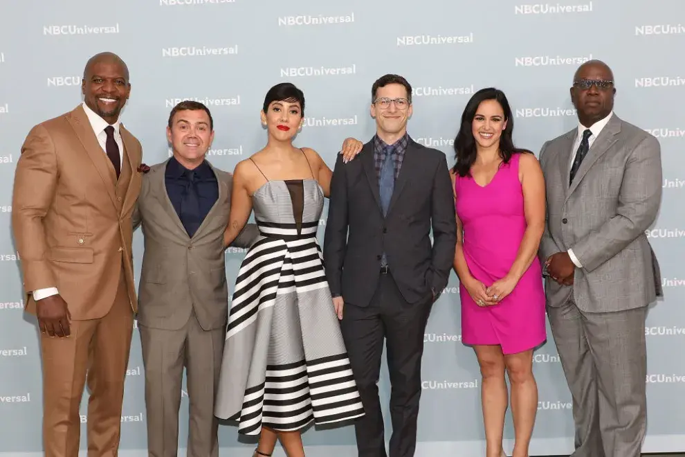 Andre Braugher junto al elenco de Brooklyn Nine-Nine.