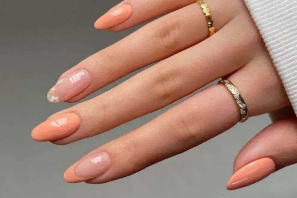 9 diseños de nail art con el nuevo color del año, peach fuzz.