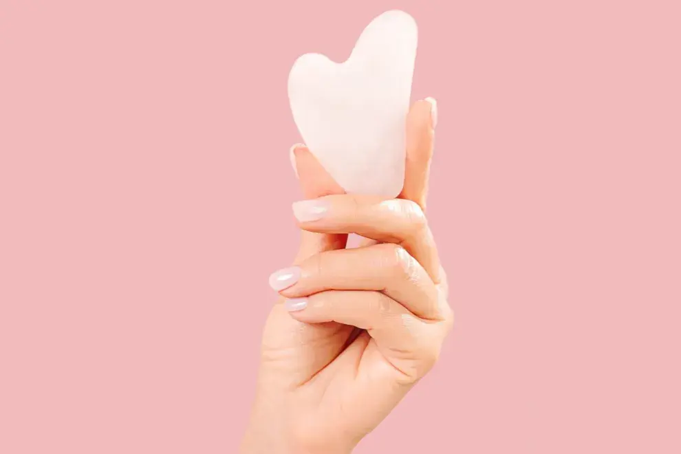Paso a paso para un masaje con gua sha para la frente y entrecejo.