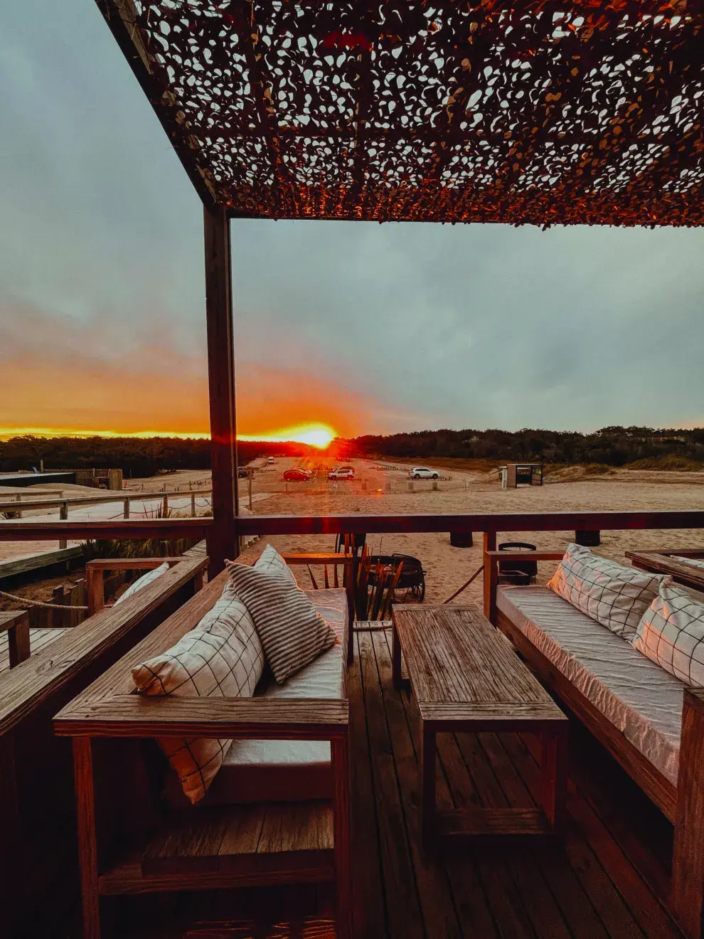 Palma bistró, un parador con restó para comer rico al atardecer.