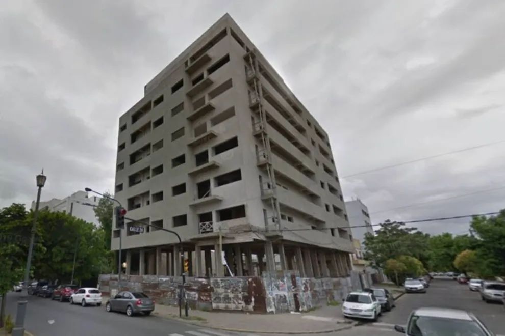 El edificio abandonado de La Plata donde sucedió el femicidio.