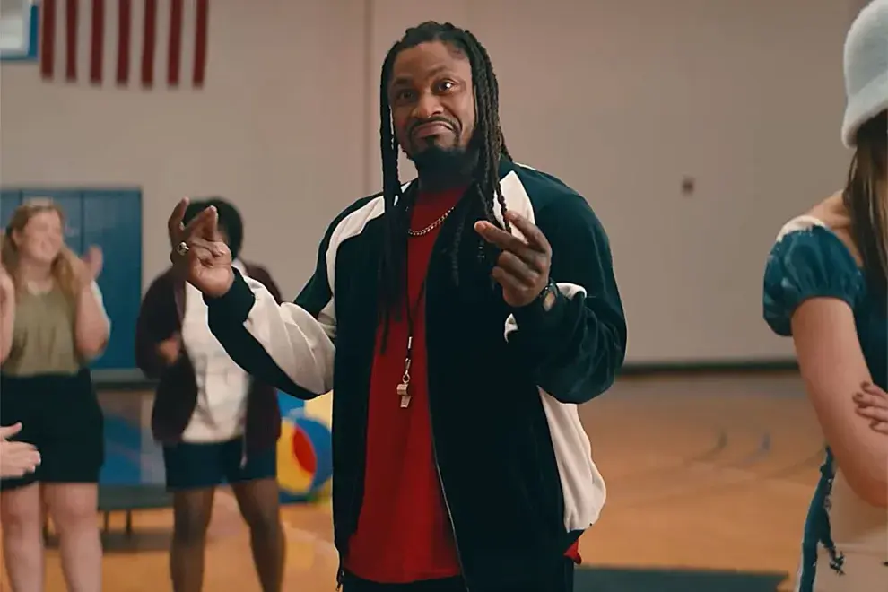 Marshawn Lynch, ex jugador de fútbol americano, debuta como Mr. G, el profesor aliado.