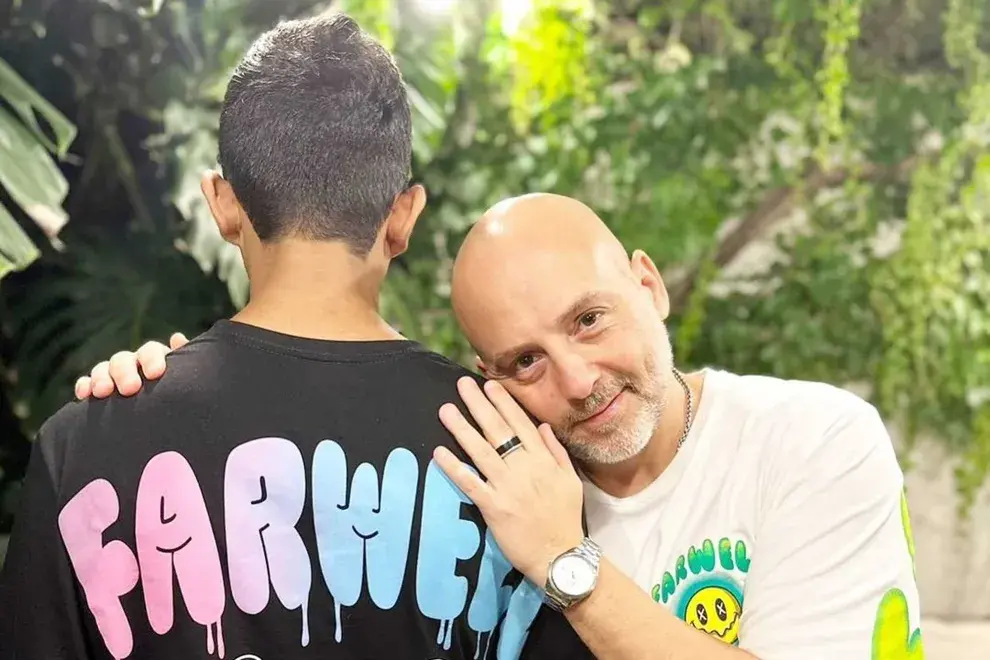 El productor teatral tiene la guarda pre adoptiva del adolescente de 15 años.