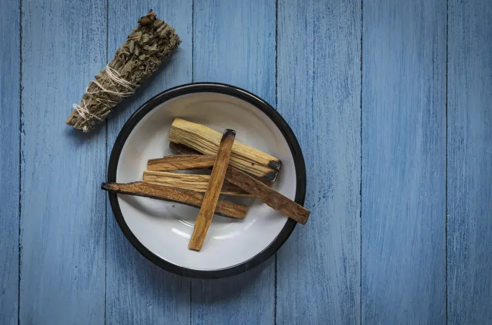 El palo santo se puede utilizar para atraer la abundancia. 